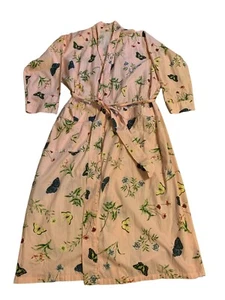 Vtg Robe Pink Botanical Butterfly’s Wild Flowers Rose Daisy 100% Cotton M - Picture 1 of 12