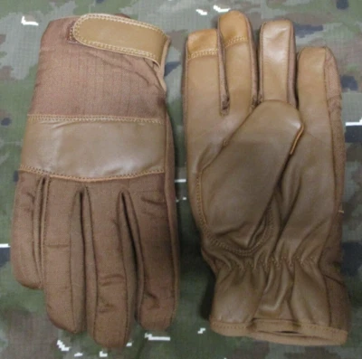 NEW US PROTECH CW SENTRY INSULATED WATER RESISTANT COMBAT GLOVES. COYOTE. LARGE. - Image 1 of 3