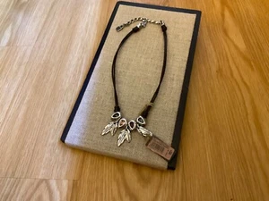 Nuevo con etiquetas Collar/Plumas/Cristales de Swarovski Uno de 50 Cuero "No seas infantil" - Imagen 1 de 7