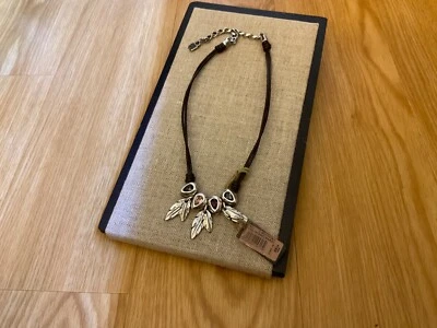 Nuevo con etiquetas Collar/Plumas/Cristales de Swarovski Uno de 50 Cuero "No seas infantil" Foto 1 de 4