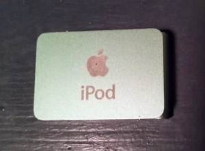 Apple iPod Shuffle | Model A1204 2nd Generation | 1 GB | Silver/Pink - Picture 1 of 8