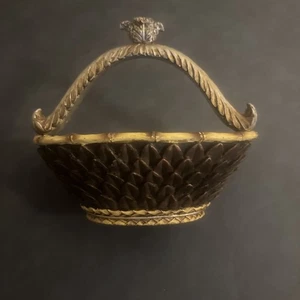 Cesta de hoja de palma de cerámica vintage con mango plateado con globo de vidrio en la parte superior - Imagen 1 de 6