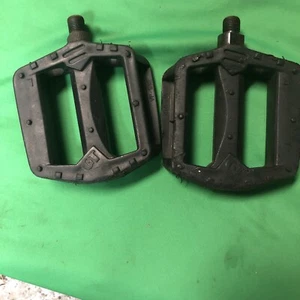 GT Bmx Plastic Mid School Pedals - Picture 1 of 5