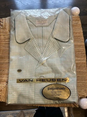Conjunto de pijama vintage para hombre de Van Heusen tabla de tallas marinas en la parte posterior del paquete Foto 1 de 2