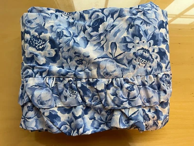 Nuevo con etiquetas Vintage Laura Ashely Palace Jardín Falsa Estándar, Volantes, Azul/Blanco Floral Foto 1 de 4