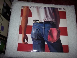 LP--BRUCE SPRINGSTEEN--BORN IN THE U.S.A. with LYRIC SHEET **NM VINYL** #73 - Imagen 1 de 11