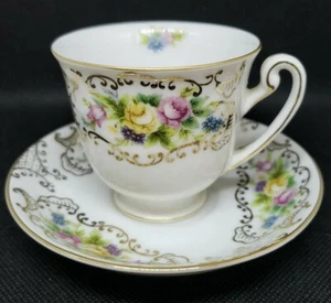 Taza de té y platillo vintage Regal China Demitasse hechos en el Japón ocupado adorno dorado - Imagen 1 de 6