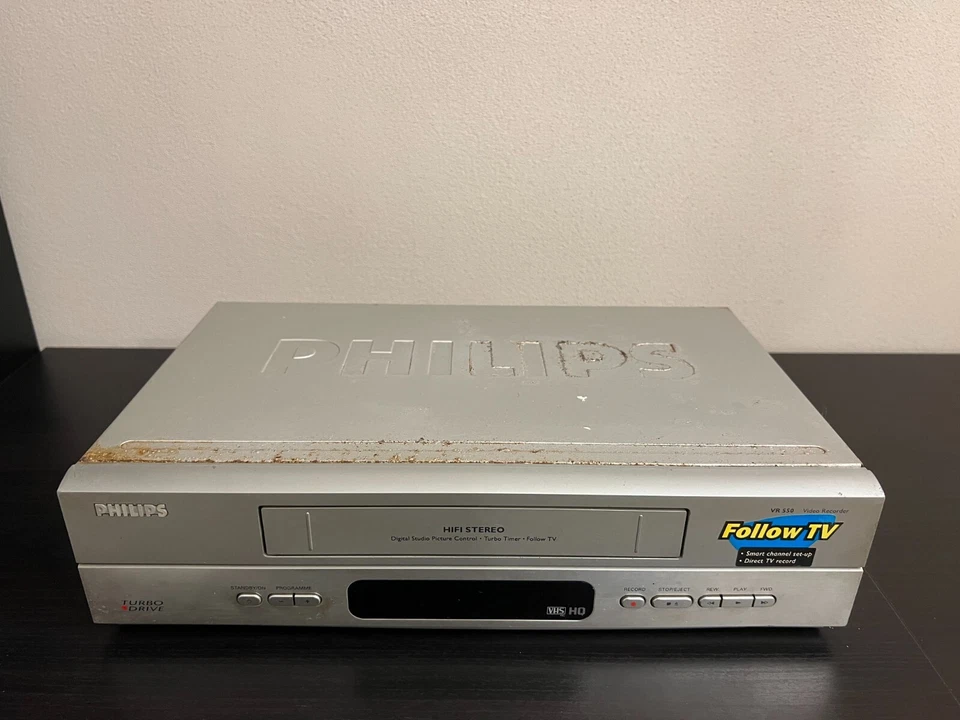 VIDEOREGISTRATORE PHILIPS VR 550/02 ARGENTO VHS VIDEO REGISTRATORE - Immagine 1 di 1