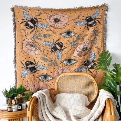 Bumble Bee Woven Throw Blanket Picnic Blanket Sofa Covers 130 x 160 CM - Image 1 of 4