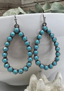Pendientes modernos en tono turquesa y plata perforados colgantes joyería 🩵 - Imagen 1 de 8