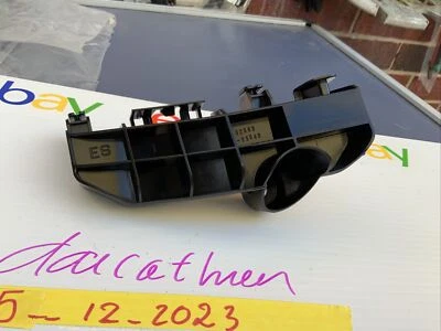 ЛЕВЫЙ фиксатор заднего бампера для Lexus ES350 ES300h 2013–2018 годов от оригинального производителя 52563–33040 левая сторона - Изображение 1 из 4