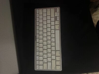 Ihome BLUETOOTH keyboard with numeric pad for mac - Image 1 of 4