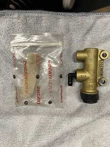Ducati Rear Brake Pump OEM GENUINE 748 916 996 998 - Picture 1 of 7