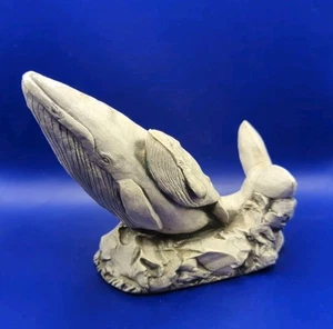 Escultura de ballena y bebé - Mt. Esculturas de Santa Elena ceniza volcánica 1980 erupción - Imagen 1 de 6
