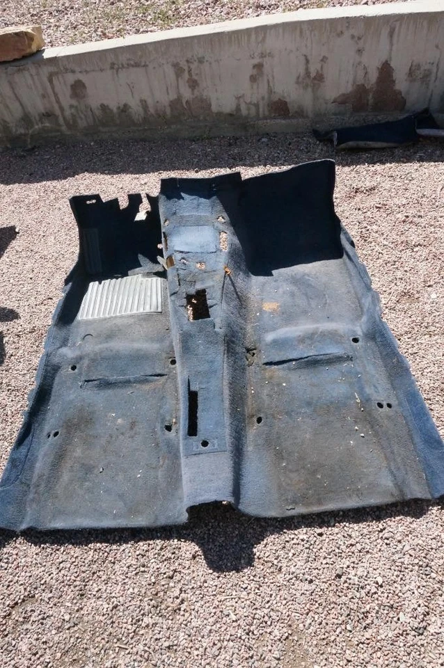 OEM BMW E30 Sedan Blue Cabin Floor Carpet Panel 84-91 318i 325e 325i 325ix - Изображение 1 из 4