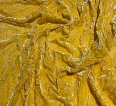 Tela de terciopelo de seda teñida a mano floral Burnout amarillo dorado Foto 1 de 2