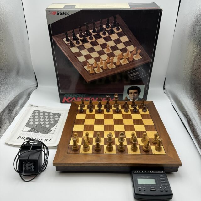 KASPAROV jogo eletrônico de xadrez portátil : : Brinquedos e  Jogos