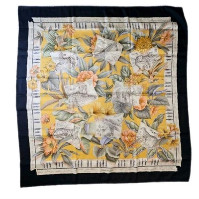 Bufanda de safari tropical Salvatore Ferragamo vintage de sarga de seda negra animal de la selva Foto 1 de 4