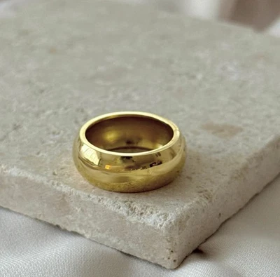 Anillo Cúpula Gruesa Alto Pulido Tono Dorado Acero Inoxidable Hipoalergénico Foto 1 de 4