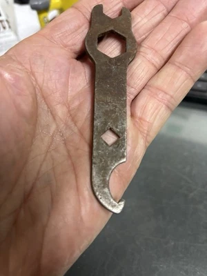 LLAVE LLAVE INGLESA BUJE ARQUERO HERRAMIENTA BICICLETA ANTIGUA DE COLECCIÓN Foto 1 de 2