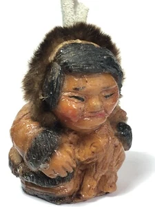 Adorno de Navidad vintage tallado a mano de madera para esquimales y perros nativos inuit de Alaska - Imagen 1 de 9