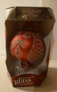 Ornamento in vetro stile europeo Holiday Time rosso con glitter argento - Foto 1 di 6