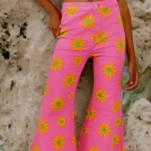 We the Free Flare Jeans Pink Floral Retro Festival Concert Denim Flower 25 - Picture 1 of 12