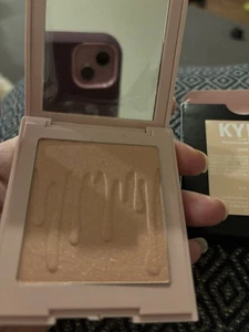 Kylie Jenner Kylighter 060 Queen Drip Pressed Illuminating Powder Authentic - Picture 1 of 4