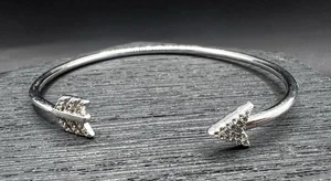 Brazalete con flecha de plata de ley circonita cúbica  - Imagen 1 de 7