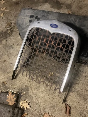 Carcasa de radiador antigua Ford modelo A Foto 1 de 4