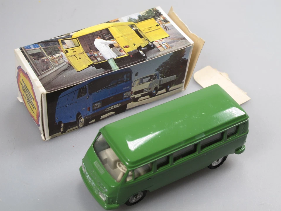 Cursor 970 Hanomag-Henschel F25 F30 Kleinbus grün 1:50 Promo OVP - Bild 1 von 4