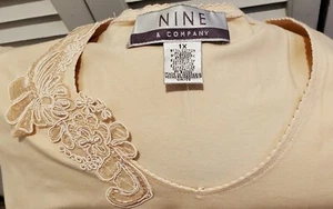 Camisa Nine and Co Talla Grande 1X Punto Crema Manga Larga Encaje Mejorado Shell NUEVA - Imagen 1 de 4