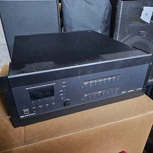 Conmutador de medios digitales Crestron DM MD8X8 con tarjetas de entrada DMC C DSP X7 - Imagen 1 de 5