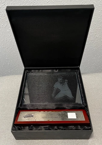 2003 Playoff Absolute Memorabilia Roy Oswalt Astros Etched Glass Jersey 009/150 Cover