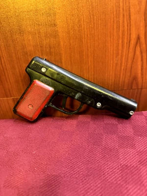 Pistola de dardos de plástico Knickerbocker negra y roja de colección juguete RARA de colección Foto 1 de 4