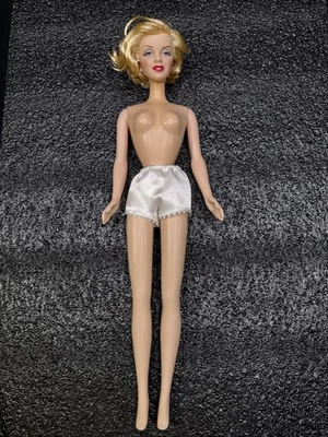 Muñeca Barbie Marilyn Monroe 2001 desnuda Foto 1 de 4