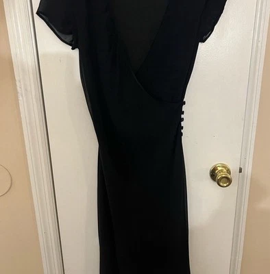 VESTIDO TESSUTO NEGRO PEQUEÑO Con Precioso Detalle Botón Negro. Talla pequeña Foto 1 de 4