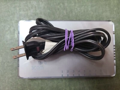 3COM MODEL 3CFSU08 8 PORT 10/100 SWITCH GOOD SCHOOL SURPLUS - Image 1 of 2