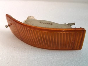 Audi 80 Coupe Cabrio B4 Front Bumper Indicator Light Lens Right & bulb holder - Picture 1 of 5