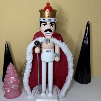 "Cascanueces Freddie Mercury ÚNICO EN SU CLASE 15"" decoración navideña con temática Queen Rock" Foto 1 de 4