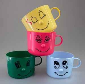 4 Smiley Faces Mugs Plastic Soup Bowls Retro Smiling Set Lot Mod Vtg Dolce Vita - Picture 1 of 8