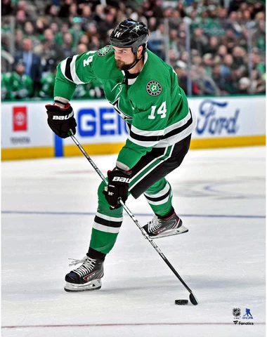 Jamie Benn Dallas Stars Unsigned Green Jersey Shooting Photograph Cover