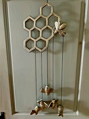 Carillón de viento SPI Home Bees & Honeycomb 4 jardín aluminio fundido tono dorado Foto 1 de 4