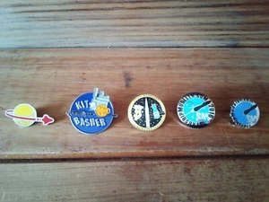 (15-13) LOT OF 5 SCI-FI "MYSTERY 10" COLLECTIBLE STARSHIP MODELER PINS - Picture 1 of 12