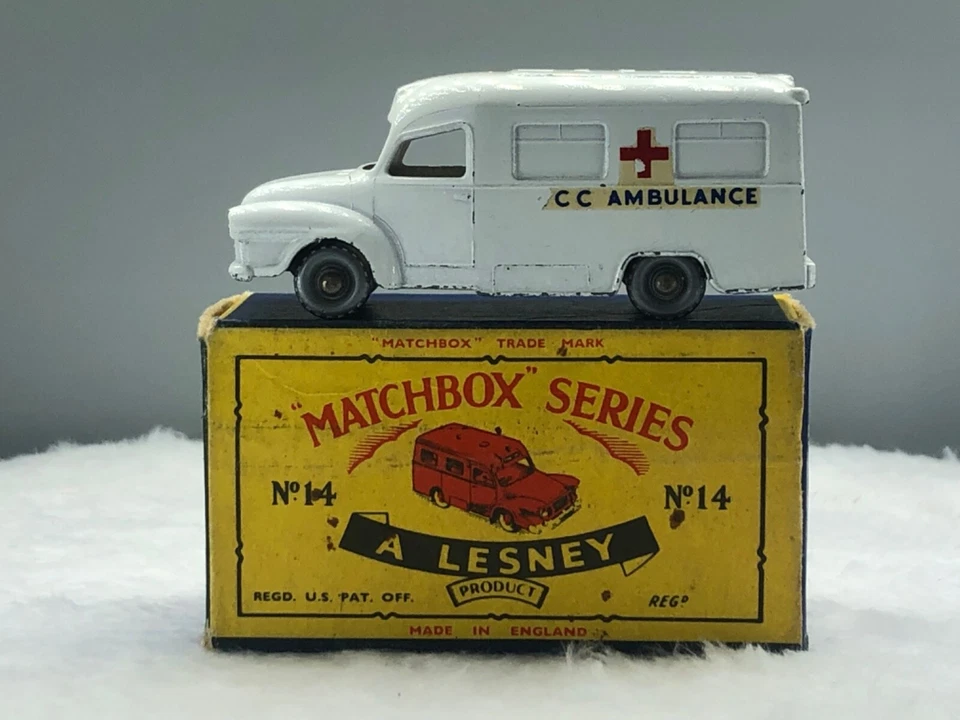 Moko LesneyMatchbox No 14C Lomas Ambulance NMint,"Roof guide lines" in Orig, Box - Image 1 of 4