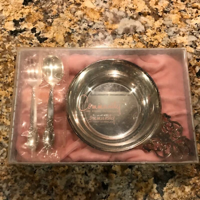 Cuenco, cuchara y tenedor para niños Community Silverplate de Oneida Foto 1 de 3