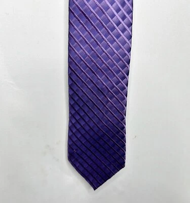 Kenneth Cole Reaction Men’s Neck Tie 3 ¼” Purple 100% Silk Geometric Pattern - Image 1 of 4