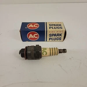 Vintage AC DELCO GM 45S Green, Fire Ring Spark Plugs #11 - Picture 1 of 7