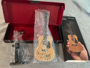 MINI CHITARRA GARY LEVOX RASCAL FLATTS FIRMATA A MANO NUOVA CON SCATOLA JSA DISPONIBILE - Foto 1 di 5