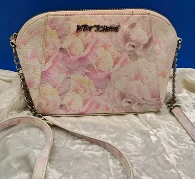 Bandolera Betsey Johnson Xoanaya blanco rosa pétalos  Foto 1 de 4